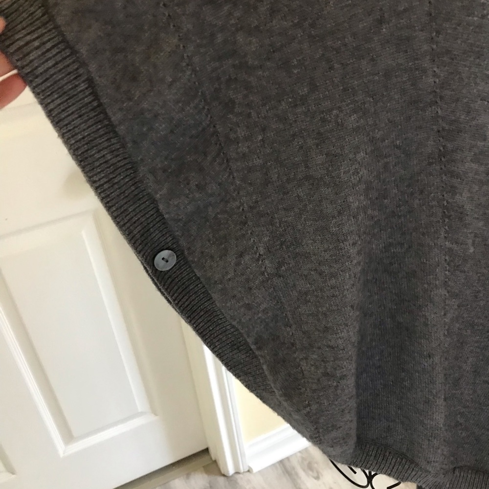Sisters Gray Cowl Neck Poncho Style Sweater Size Small-runs large - Picture 3 of 9